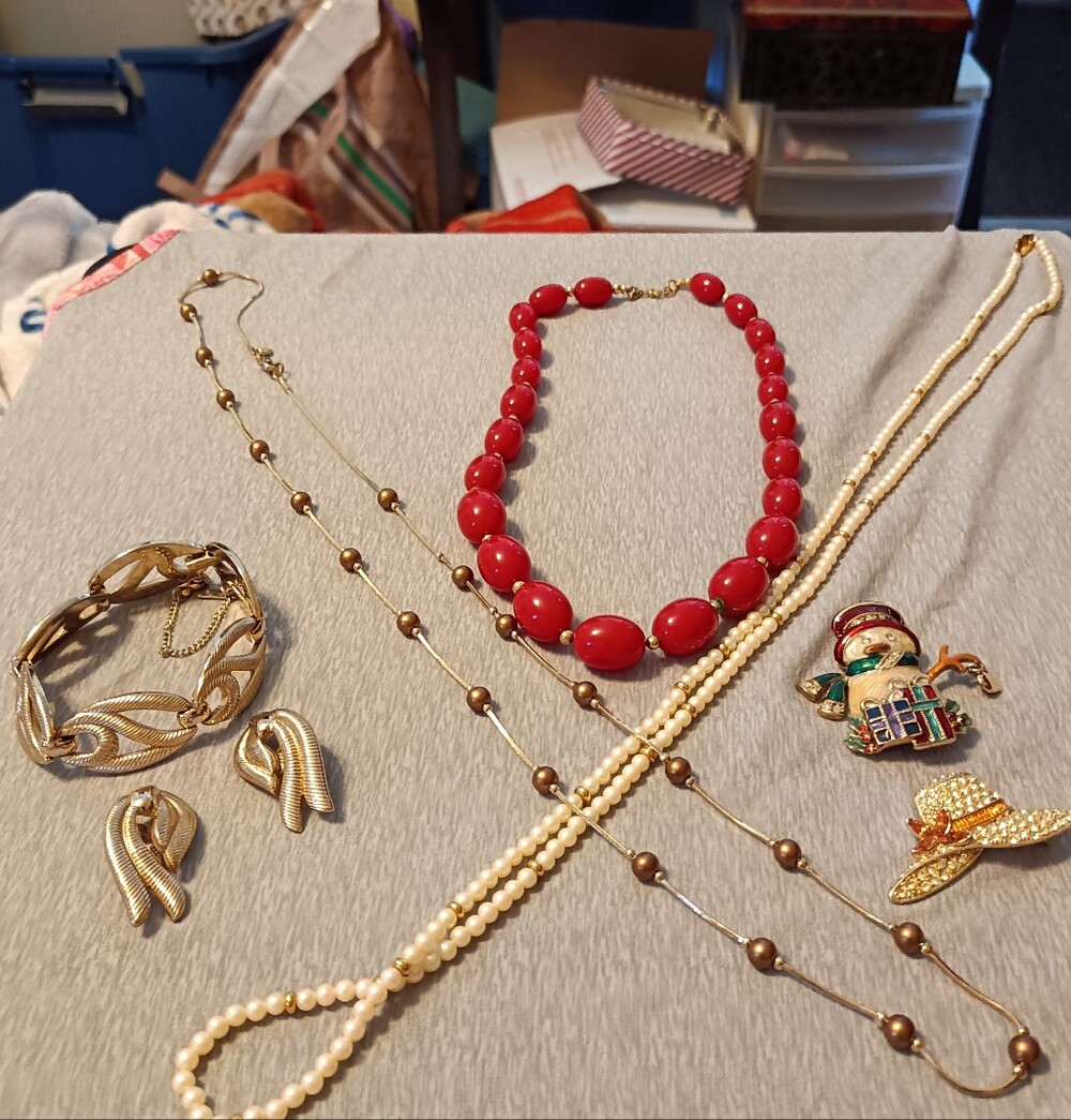 Beautiful Bundle Vintage Monet Jewelry